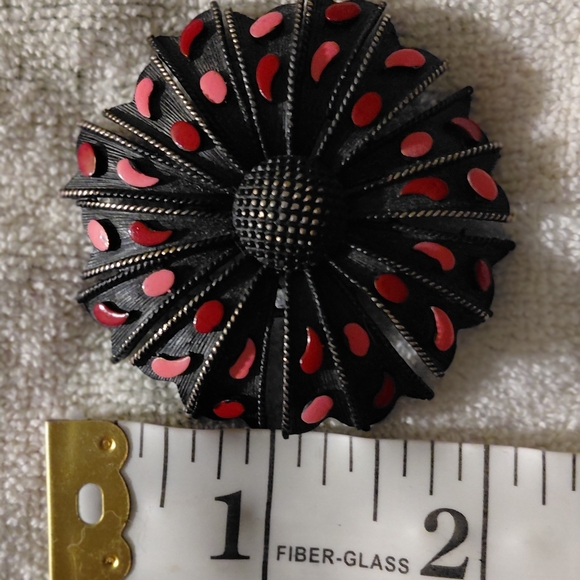 Alan J Elegant Black and Red Floral Brooch - Picture 6 of 7
